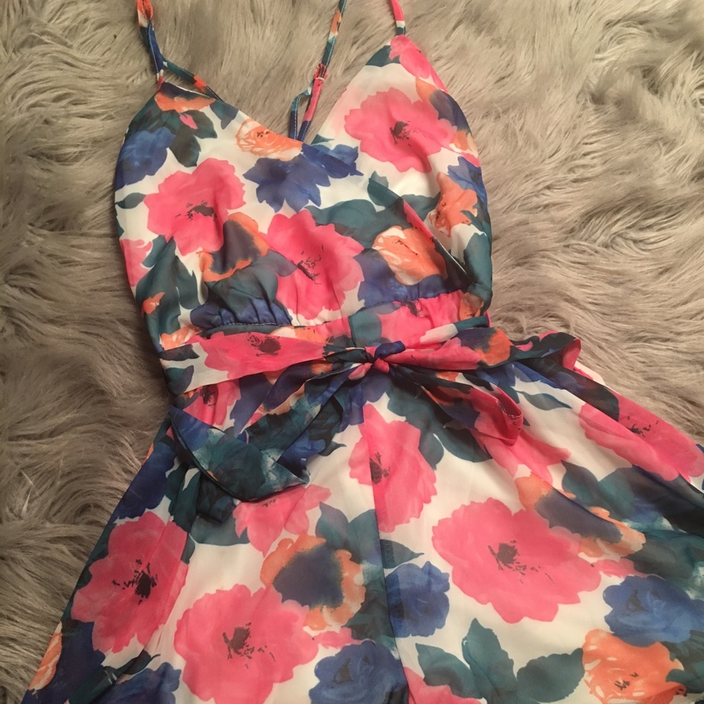 πΈπΊπΉπ
π»ββοΈSOLD OUT Flower Wrap Brunch Romper - Picture 6 of 7